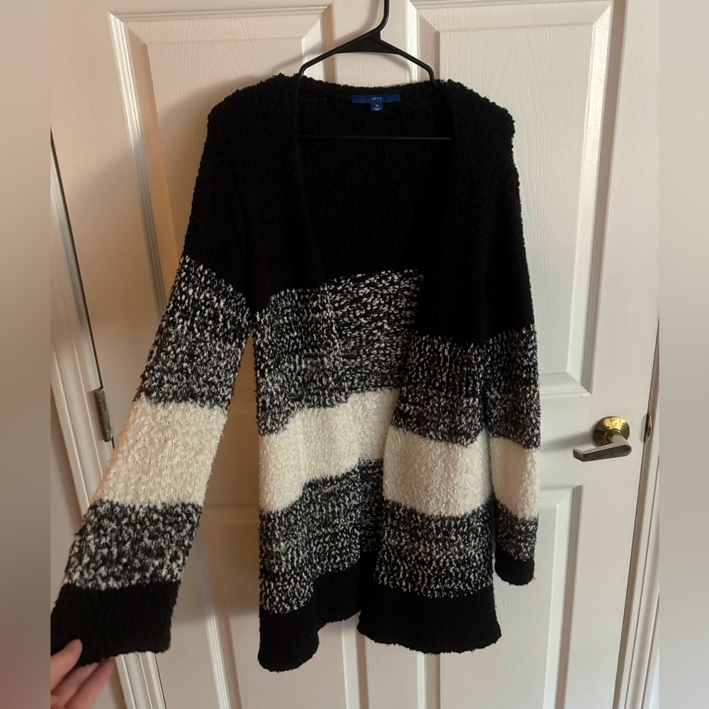 APT 9 Women's Black & White Sweater